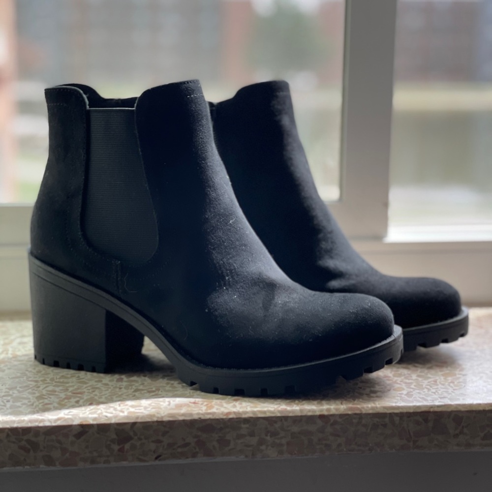 *BRAND NEW* Sun & Stone Ankle Booties